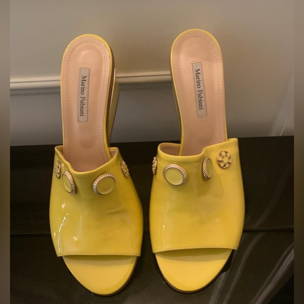 Yellow leather mules by Marino Fabiani. Made in Italy.